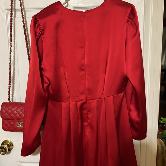 Beautiful brand new still tags and bad cover over it. - Picture 3 of 6